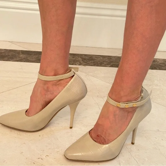Burberry Beige Croc-Embossed Leather Ankle Strap Heels Size 40/ 9US - Picture 13 of 13
